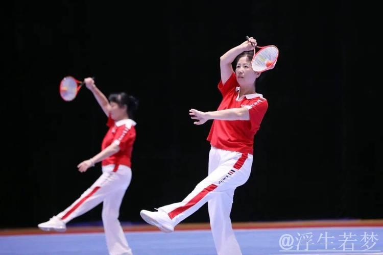 荆楚热潮涌动 万人共舞柔力球